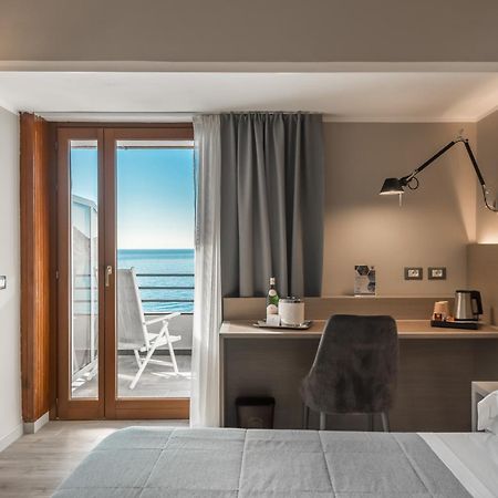 Hotel Porto Roca Монтероссо-аль-Маре Экстерьер фото