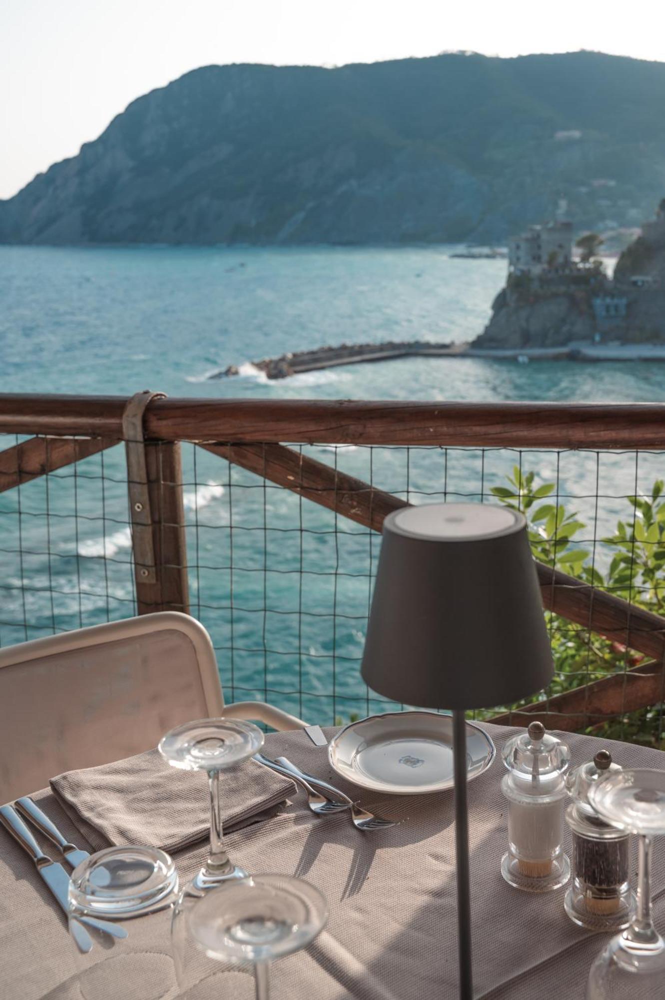 Hotel Porto Roca Монтероссо-аль-Маре Экстерьер фото