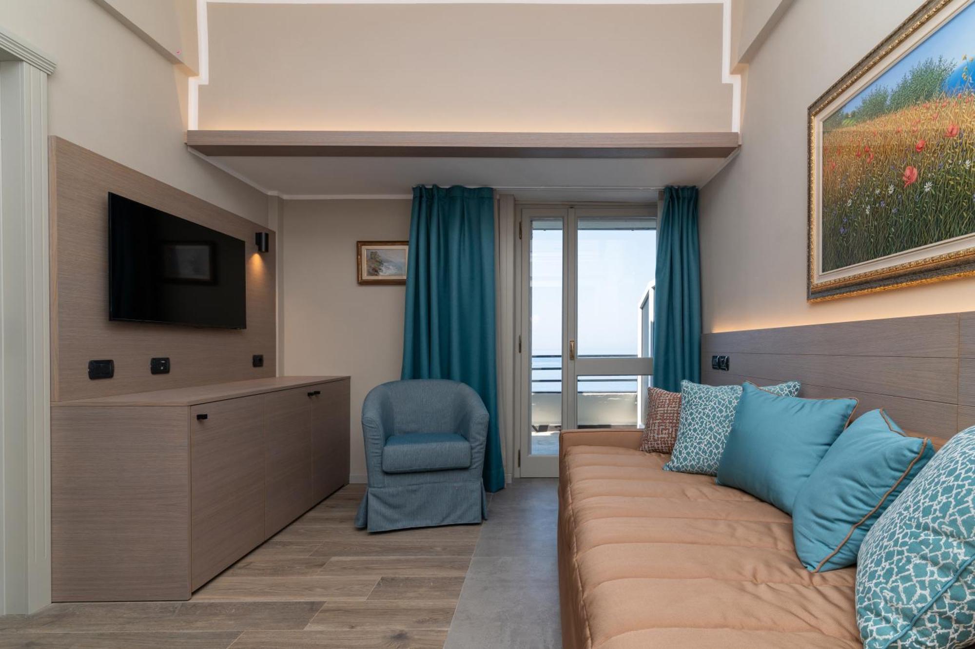 Hotel Porto Roca Монтероссо-аль-Маре Экстерьер фото