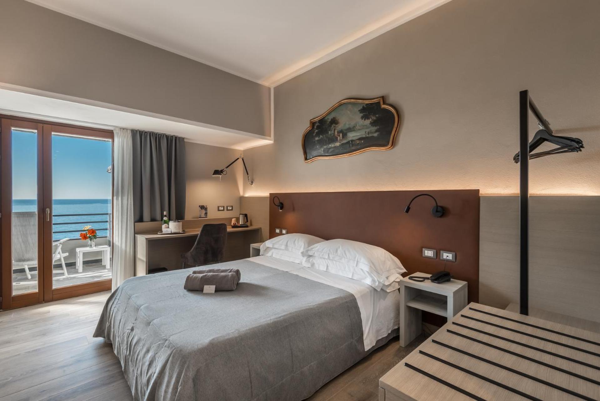 Hotel Porto Roca Монтероссо-аль-Маре Экстерьер фото